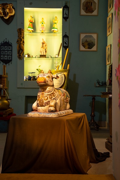 Wooden table figurine showpiece décor